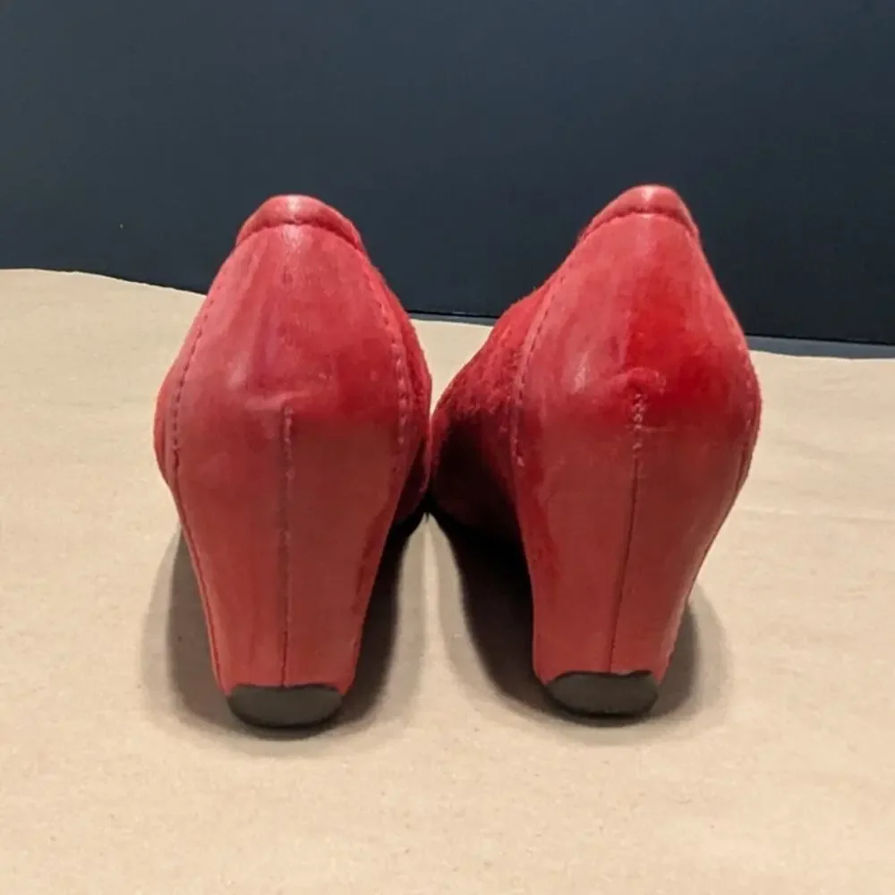 Tamaris Red Suede Wedge Heels Slip On Pumps Womens 8.5 Officewear